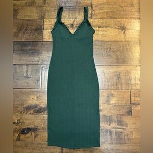 Beautiful dark forest green bodycon dress! Size small, and midi length.